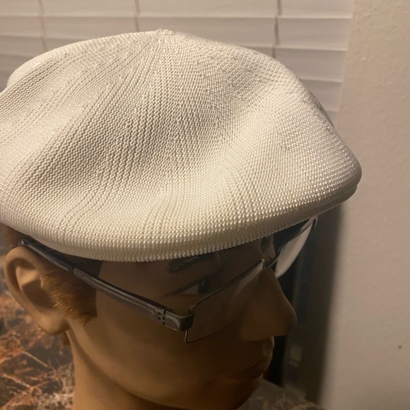 Bee Hat Nen’s White Nylon Knit Newsboy Cabbie Hat Size Small - Picture 5 of 10